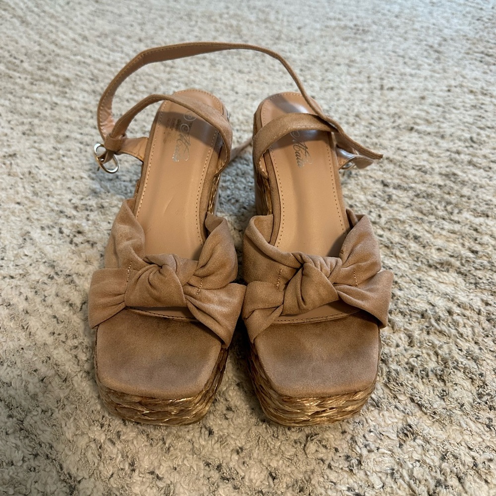 Chunky Block Heels 💕 - Picture 6 of 7